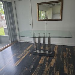 Glass moder dinning table