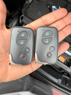 Keys for lexus is250 is350 rx350 and most Toyotas programming included
