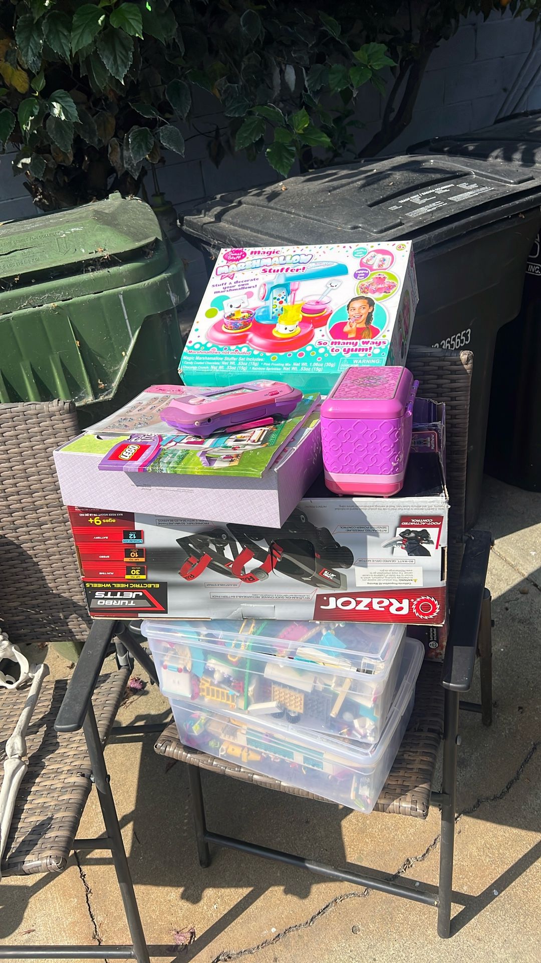 Toys (legos)
