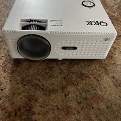 QKK (QK01) Mini Projector