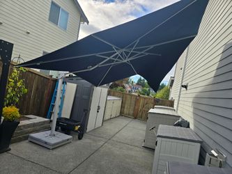 10' Offset Cantilever Patio Umbrella with Heavy Base