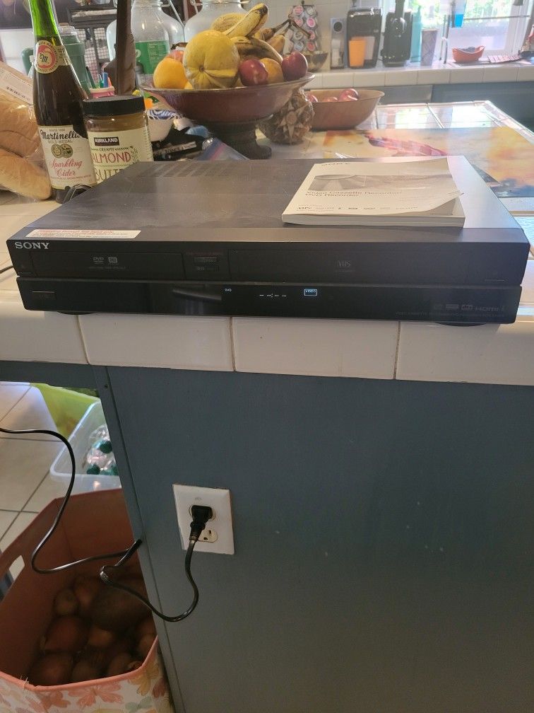 Sony DVD/VHS Recorder Combo – HDMI Output – w/ Remote, Cables & Manual