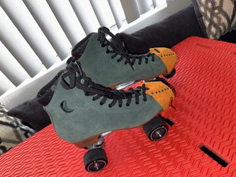 The Moon Boot Roller Skates 🛼 