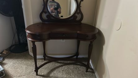 Bombay Company Kidney-Shaped Vanity