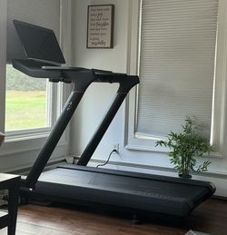 2021 Peloton Tread Very Good 51-200 Rides - Farmington, CT