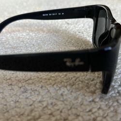 Ray-Ban RB4194 Sunglasses black
