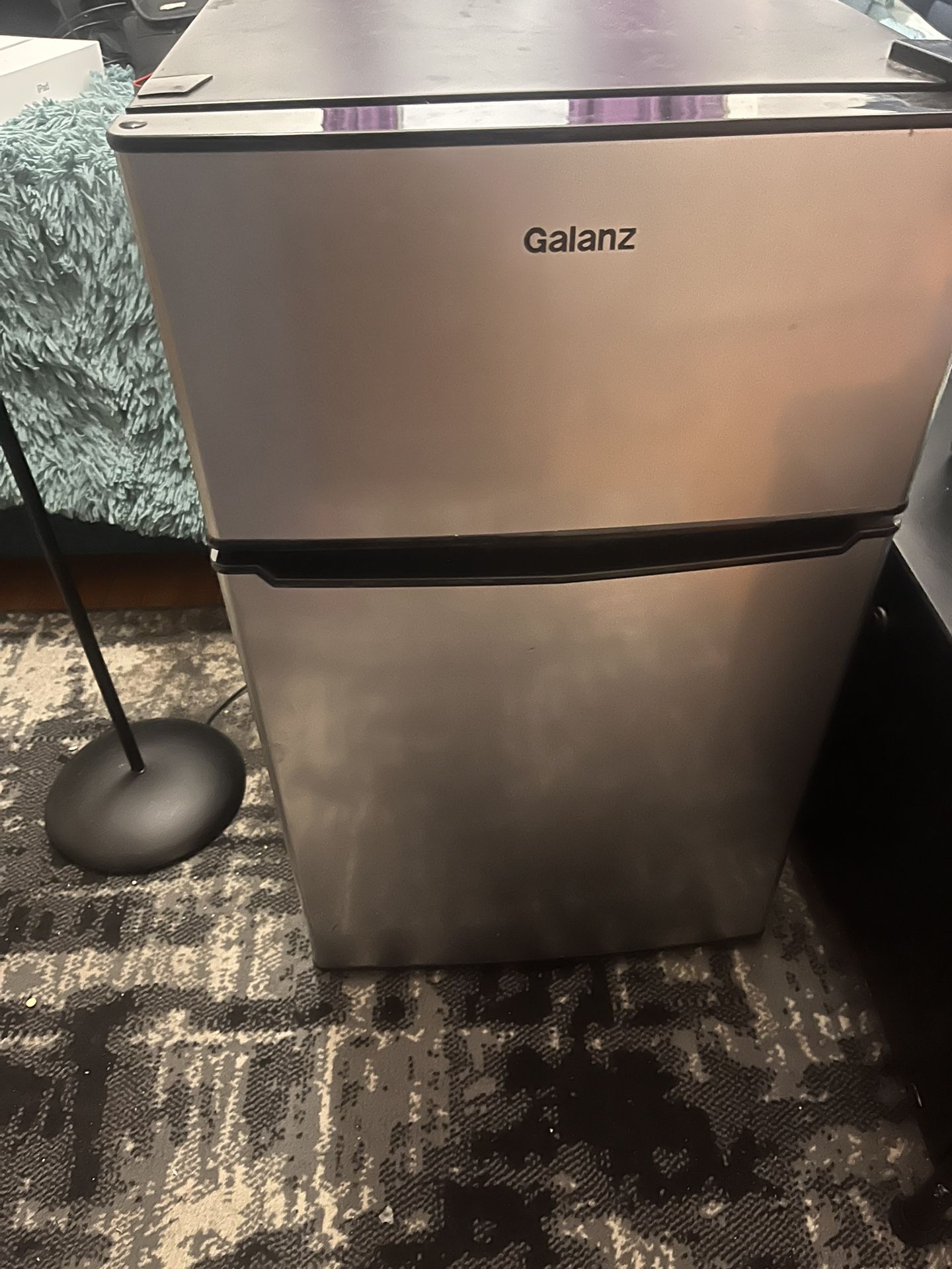 Mini fridge