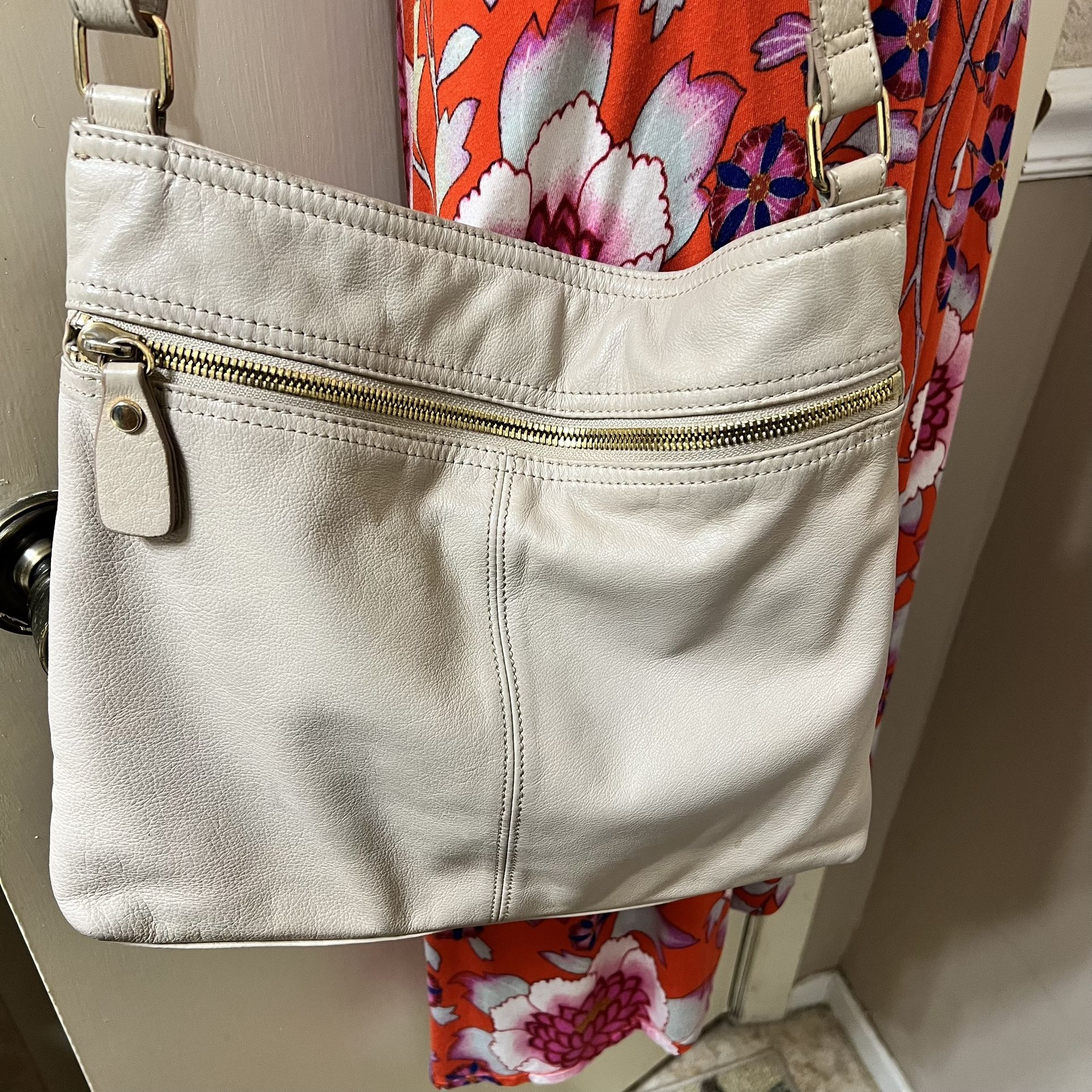 Margot Leather Medium Crossbody