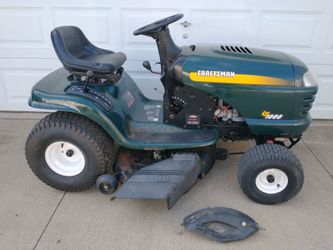 Lawn Tractor - Craftsman LT1000 42" Riding Lawn Mower