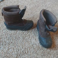 Snow Boots.  Men's 9