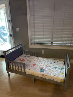 Toddler bed