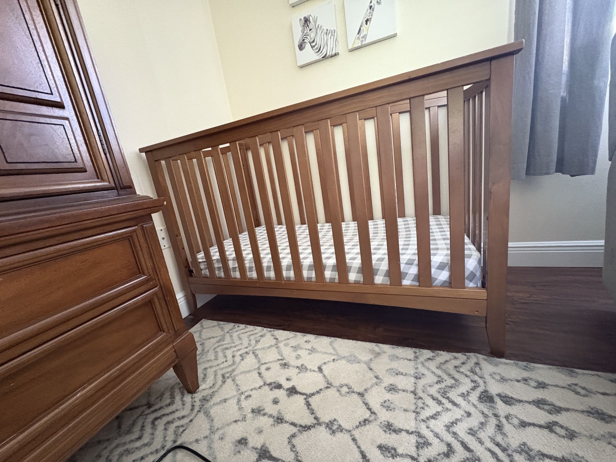 Wood Crib (including Mattress)