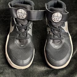 Nike Shoe Size 2Y