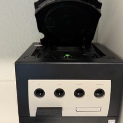 GameCube 2 Controllers 3 Games