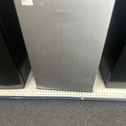 HISENSE SLIVER LARGE MINI FRIDGE 