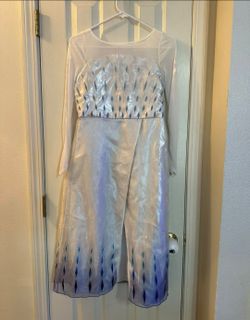 Youth Girls Disney Frozen Elsa Costume Size 9/10 - Everett, Washington