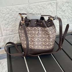 Anne Klein Drawstring Bucket Cr 