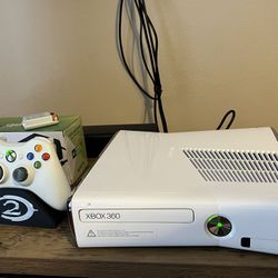 XBOX 360 SLIM WHITE - 2TB GAME BEAST + CLEAN CONTROLLER!