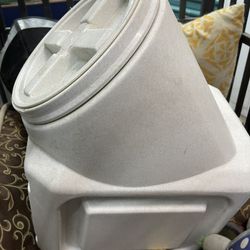 Huge Food Storage For Pets