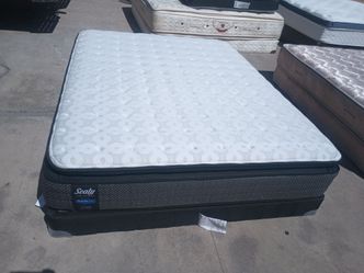 Sealy queen pillowtop mattress and box spring