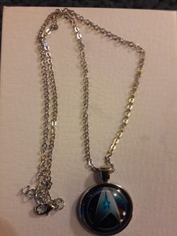 STAR TREK INSIGNIA PENDANT ON SILVER CHAIN