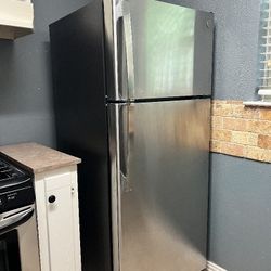 GE Refrigerator 
