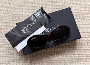 Off-white tortoise oval sunnies