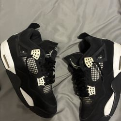 Jordan 4s White Thunders