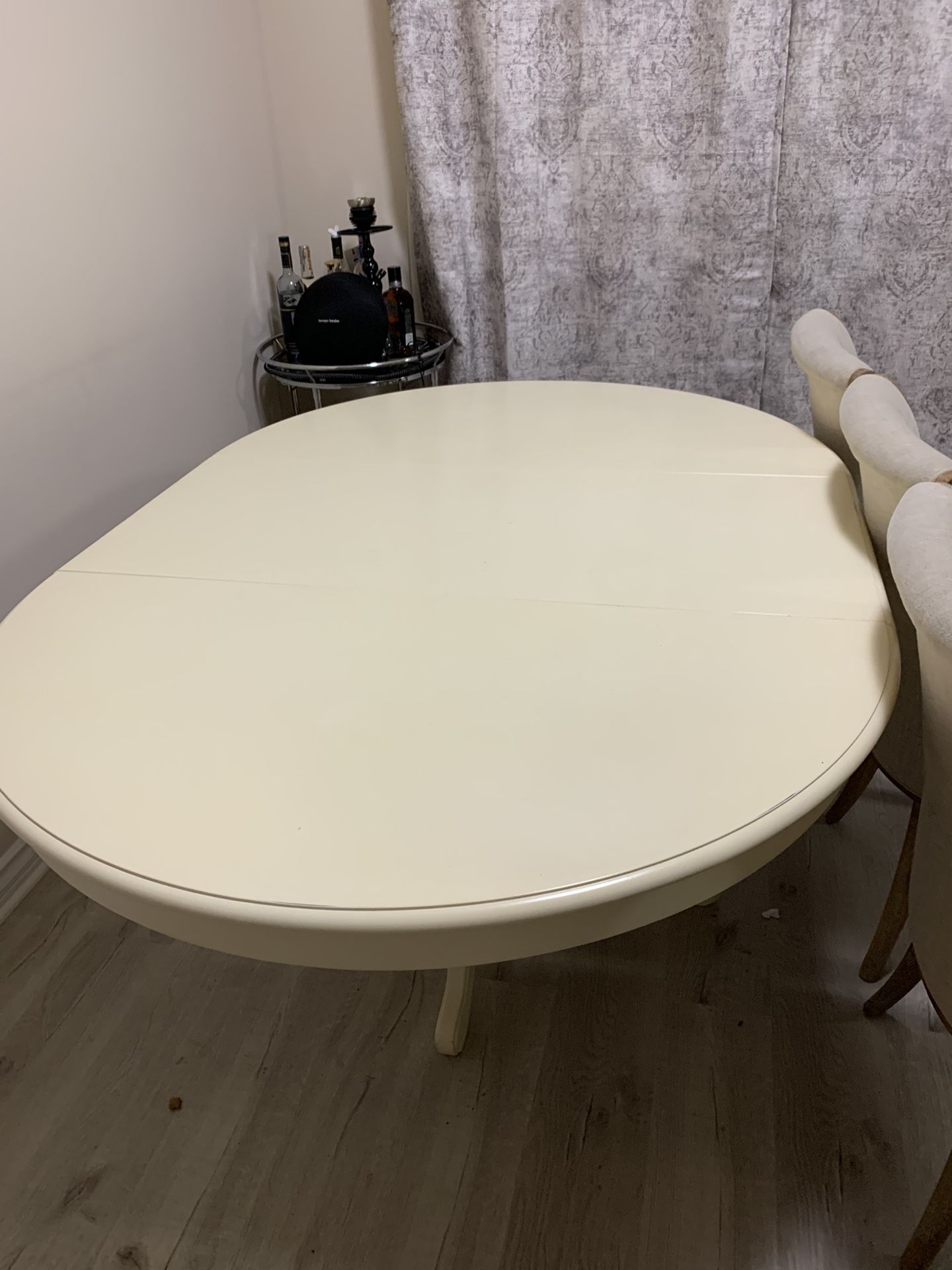 Dinning table set with chairs