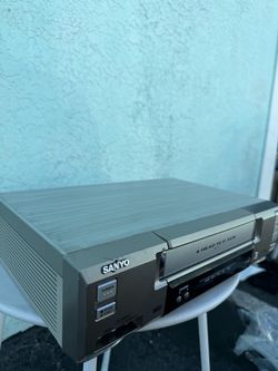Sanyo VWM-710 4-Head Hi-Fi Stereo VHS VCR