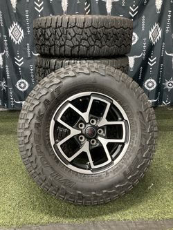 2025 Jeep Wrangler 5 Lug 17 Inch Takeoffs OEM Wheels
