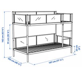 Twin bunk bed