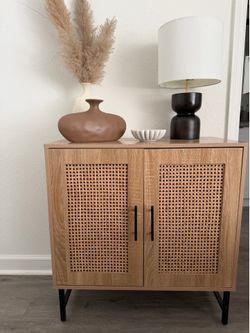 Table / storage cabinet