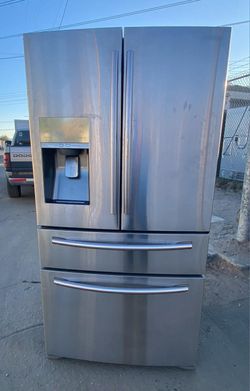 SAMSUNG REFRIGERATOR 4 DOORS PLUS EASY ACCESS DOOR. FREE DELIVERY AND INSTALLATION