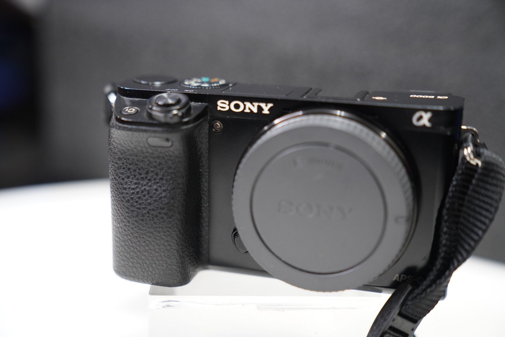 Sony a6000 body only with extra battery and apps