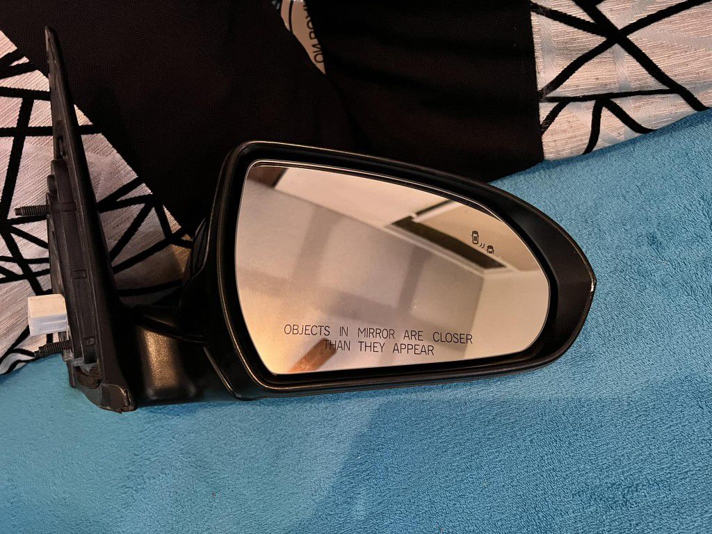 Hyundai Elantra 2017-18 Right Side Mirror Oem
