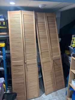 Wooden Louvered Bifold Closet Doors