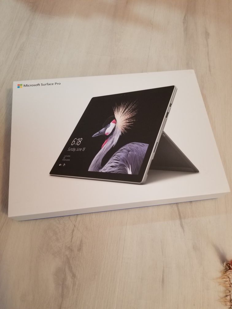 BUNDLE: Microsoft surface pro 2017 i5 128 gb with keyboard and laptop