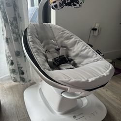 4MOMS Mamaroo Multi-Motion Baby Swing
