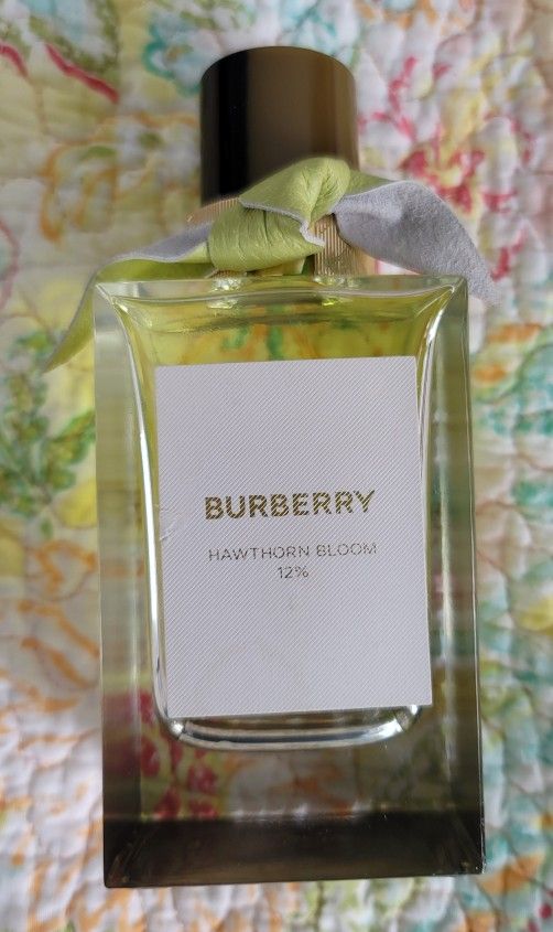 Perfume Burberry HAWTHORN BLOOM 12% 3.3 oz (100 ml)
Used