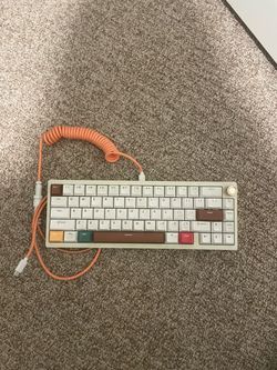 CUSTOM MECHANICAL HOT-SWAPPABLE KEY BOARD