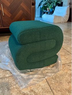 Modern S-Shaped Boucle Vanity Stool Pouf Ottoman Seat