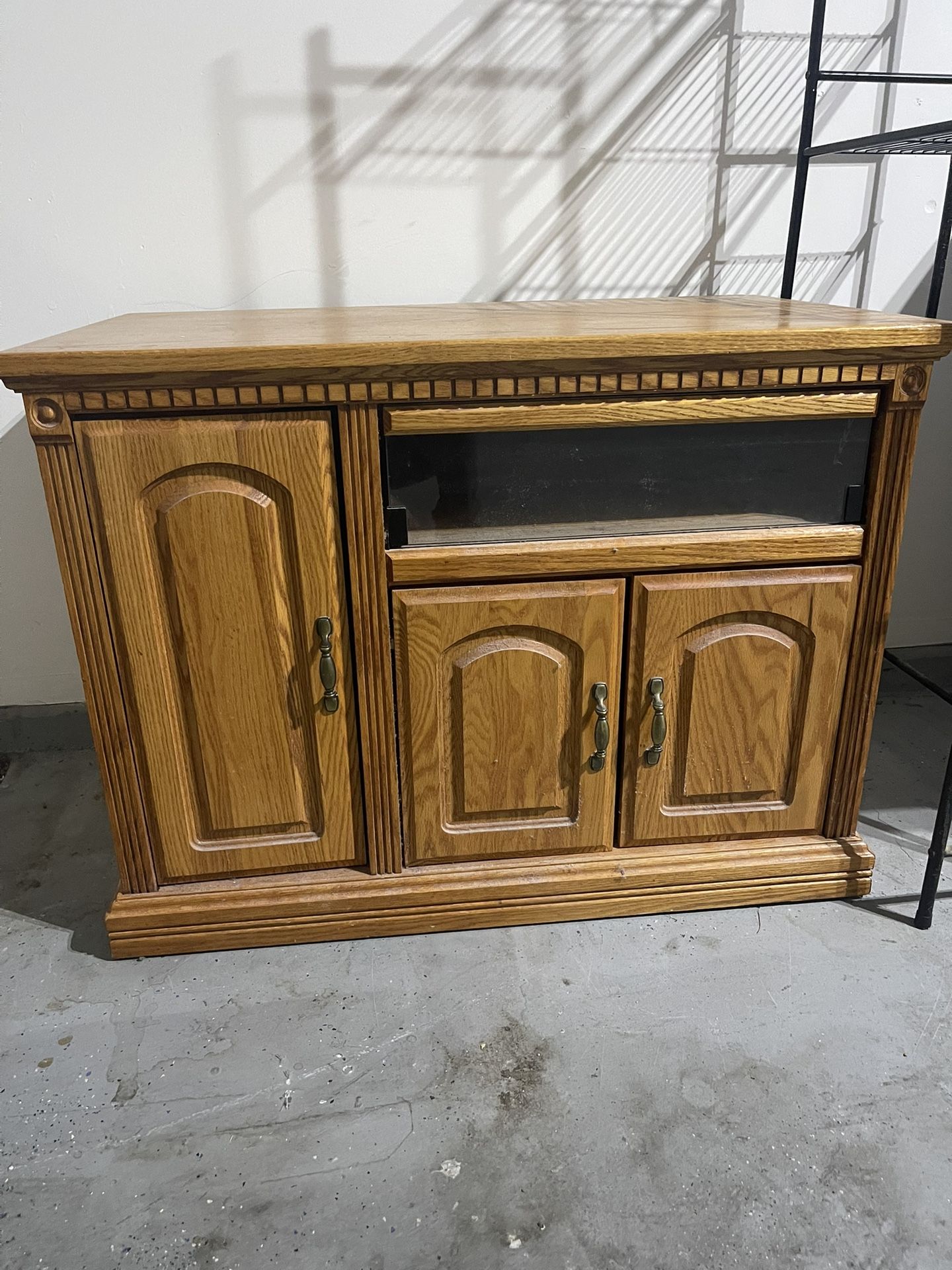 📺 Solid Wood Media Cabinet / Sideboard – Excellent Condition!