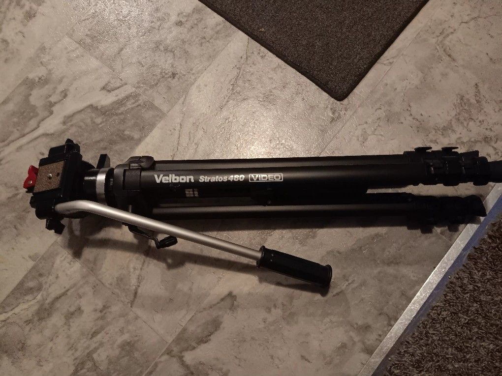 Velbon Stratos 480 Tripod
