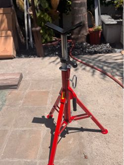 VEVOR 1/8-in to 8-1/2-in dia Steel V-head pipe stand