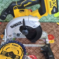 DEWALT
20V MAX Cordless Brushless 6-1/2 in. Sidewinder Style Circular Saw  with high capacity 4.0ah battery 