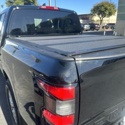 Truck Bed Cover & Tonneau Cover, Roll & Lock, Hard Trifold