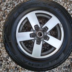 Wheel And Tire From Jeep Commander 2006