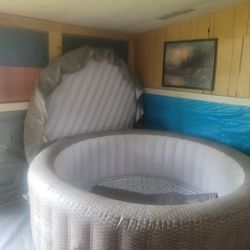 Brand new jacuzzi just bought it 6 months ago it is very clean