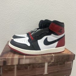 AIR JORDAN 1 RETRO HIGH OG BLACK TOE
